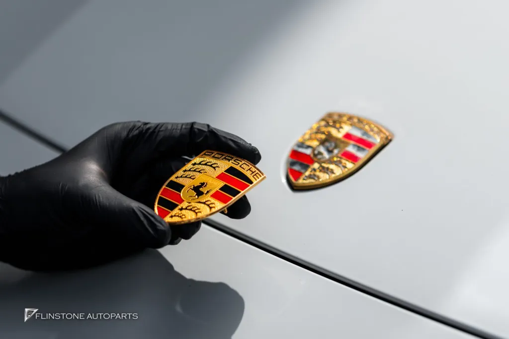 Porsche panamera โลโก้ Porsche ฝากระโปรง