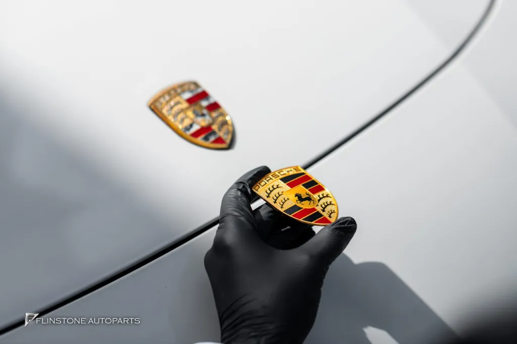 Porsche panamera โลโก้ Porsche ฝากระโปรง