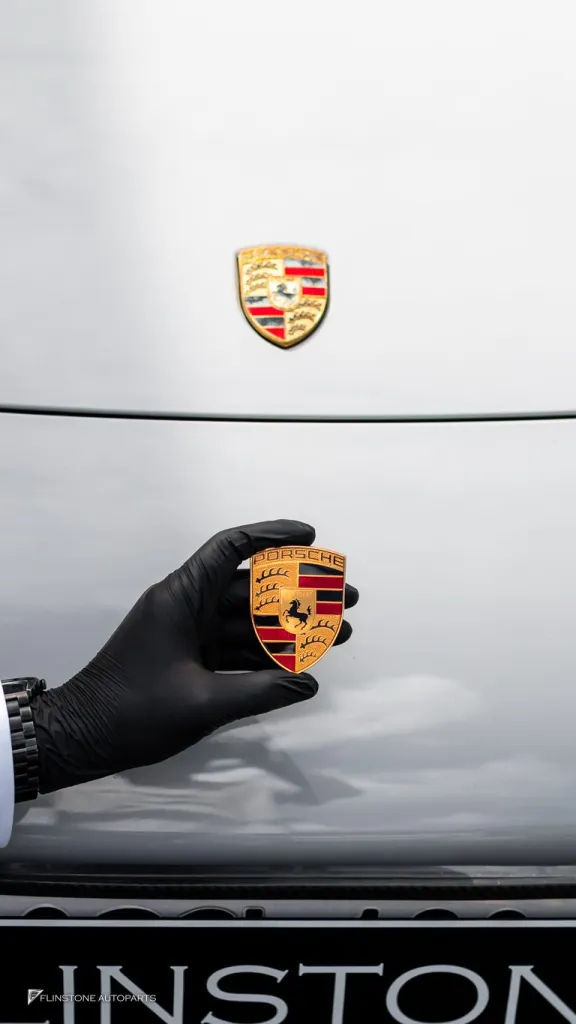 Porsche panamera โลโก้ Porsche ฝากระโปรง