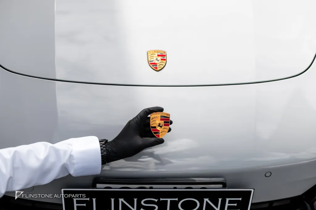 Porsche panamera โลโก้ Porsche ฝากระโปรง
