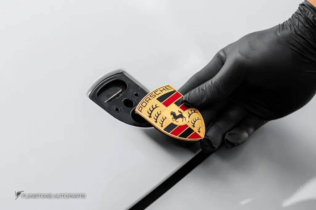Porsche panamera โลโก้ Porsche ฝากระโปรง