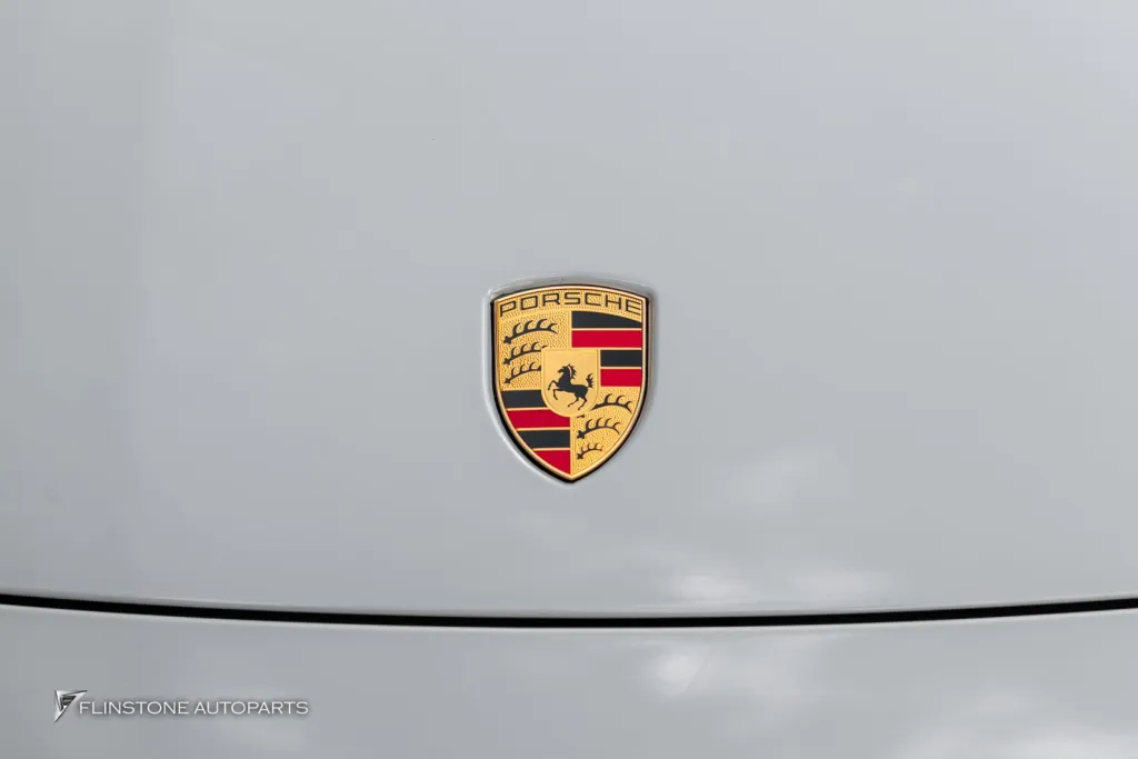 Porsche panamera โลโก้ Porsche ฝากระโปรง