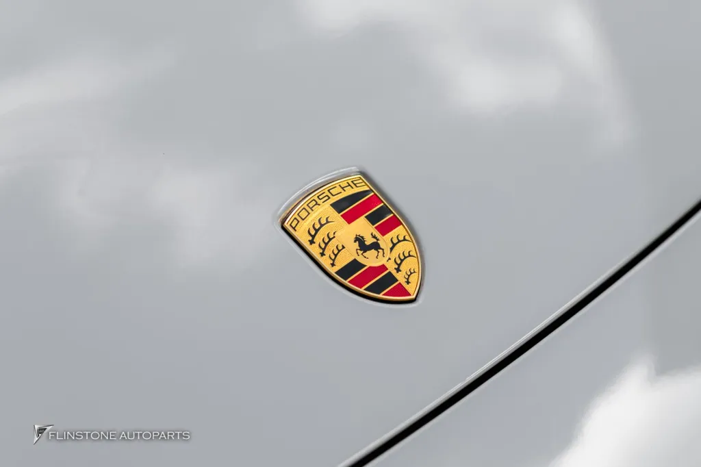Porsche panamera โลโก้ Porsche ฝากระโปรง