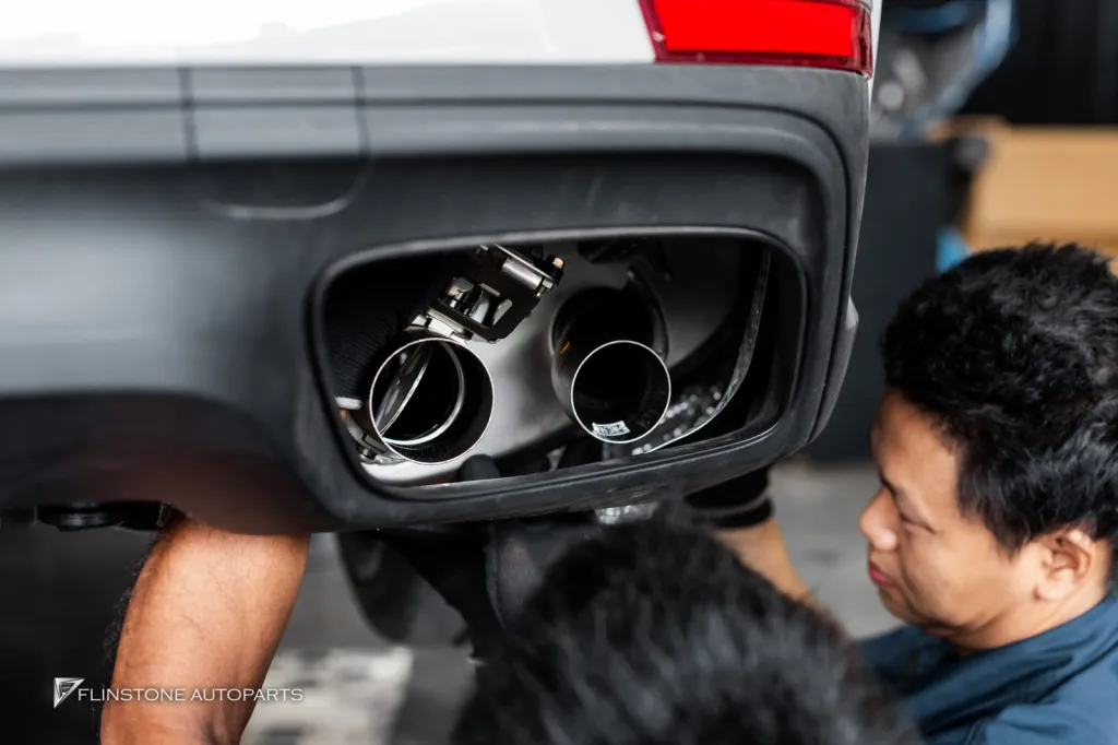 Porsche Panamera 976 ท่อ Akrapovic