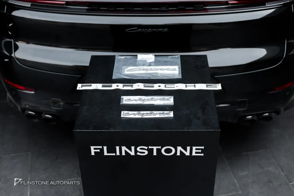 Porsche Cayenne โลโก้เงิน