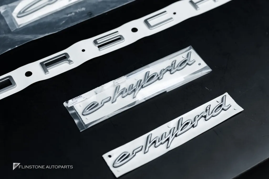 Porsche Cayenne โลโก้เงิน