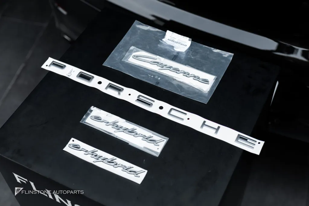 Porsche Cayenne โลโก้เงิน