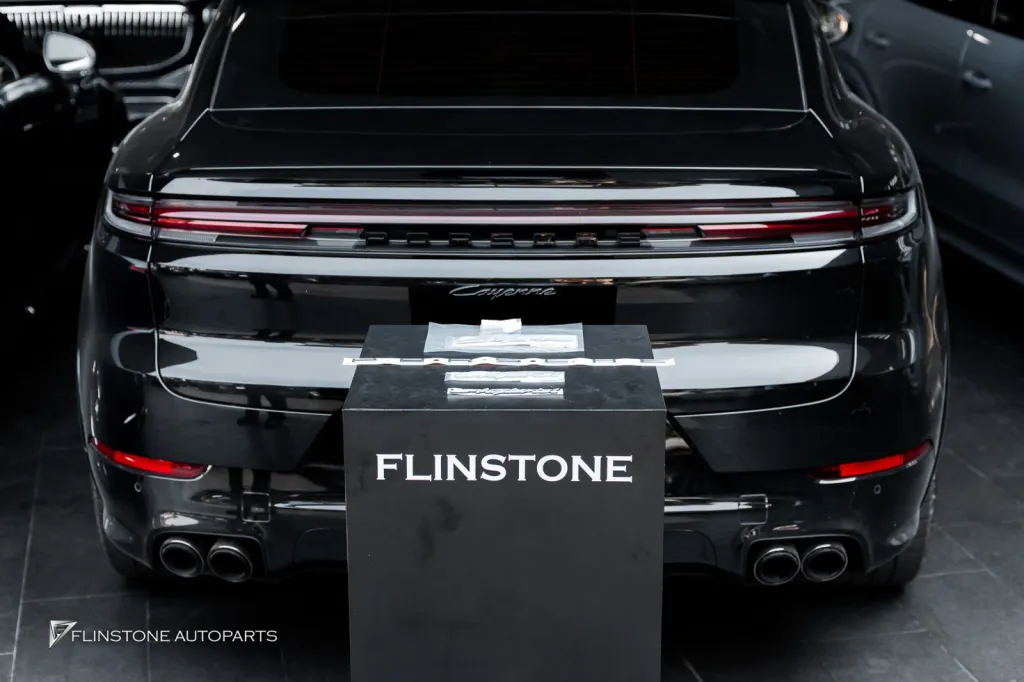 Porsche Cayenne โลโก้เงิน