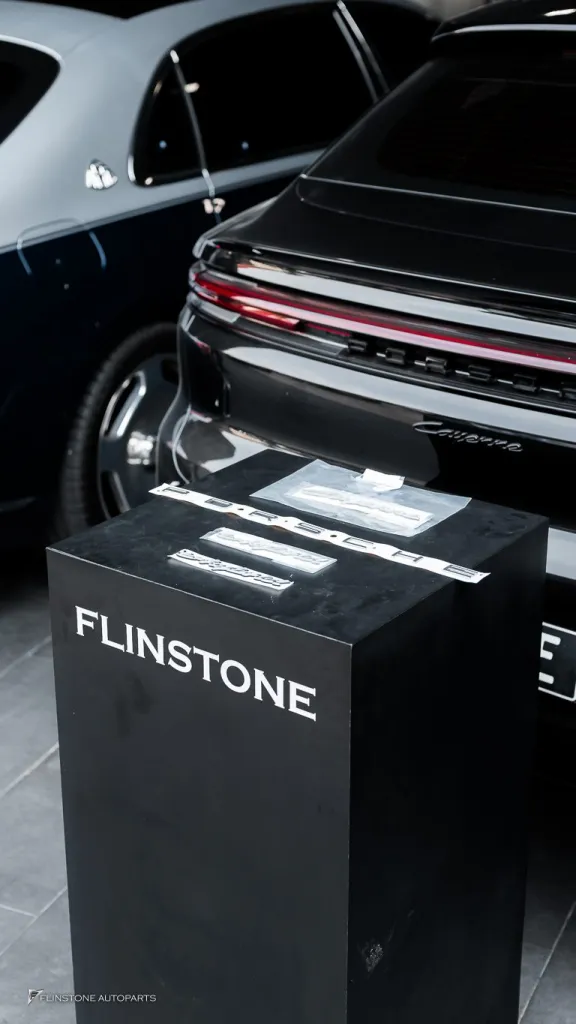 Porsche Cayenne โลโก้เงิน