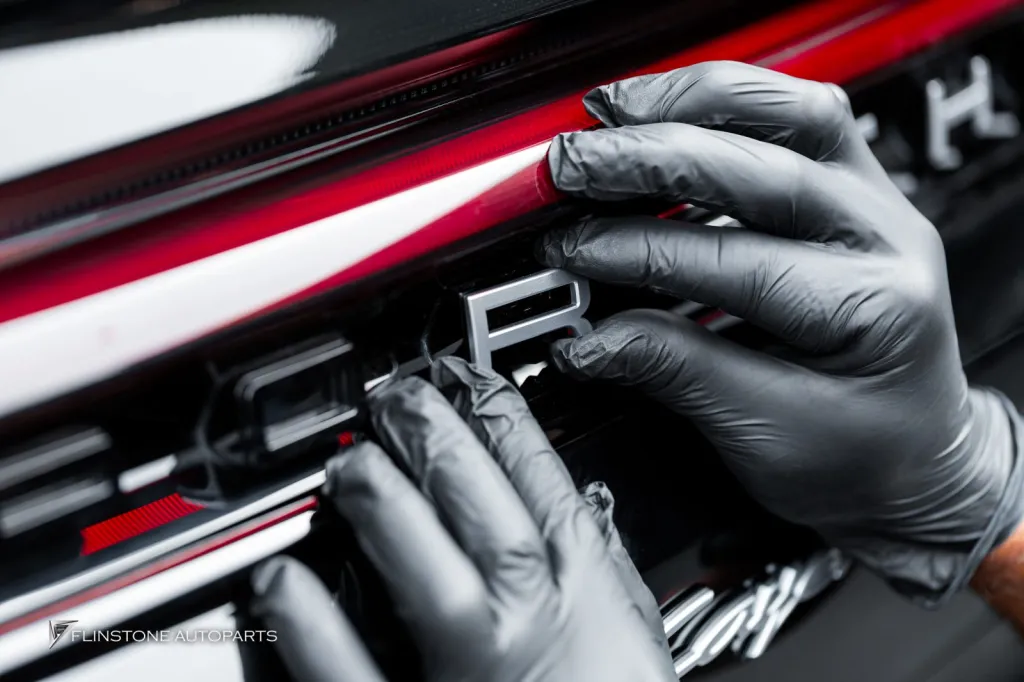 Porsche Cayenne โลโก้เงิน