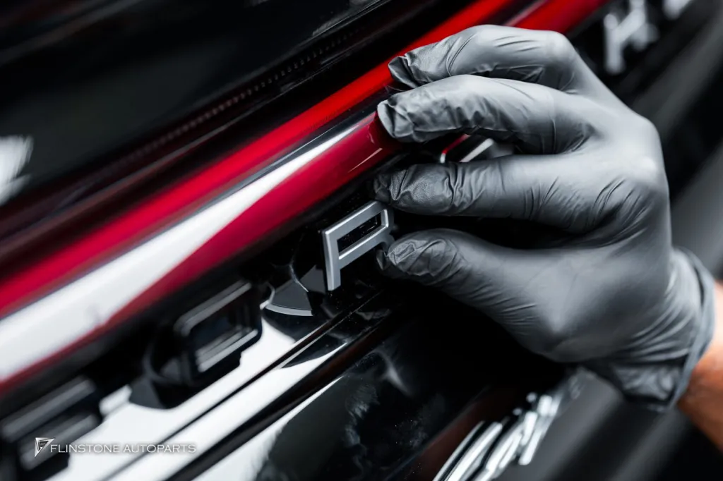 Porsche Cayenne โลโก้เงิน