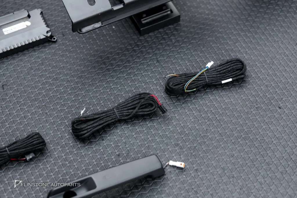 Mercedes Benz Gclass บันไดไฟฟ้า Keyless
