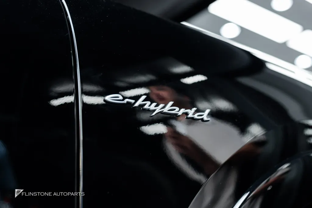 Porsche Cayenne โลโก้เงิน