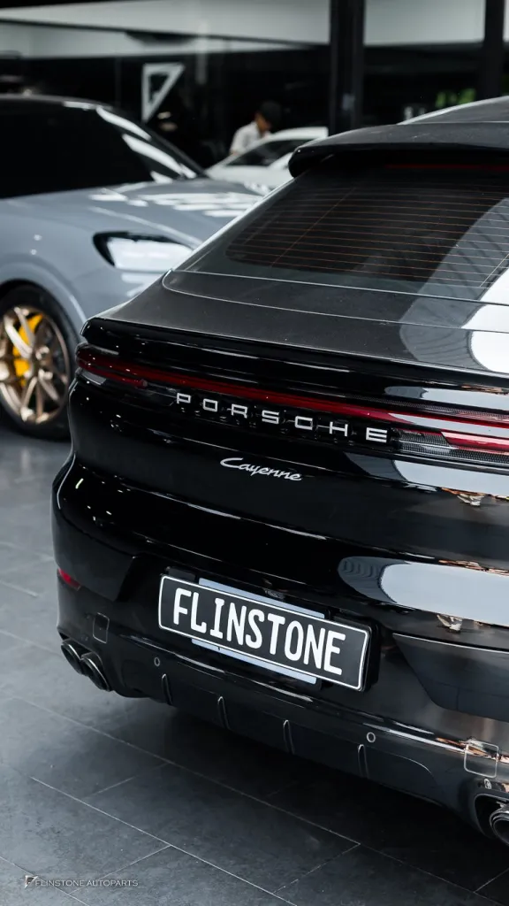 Porsche Cayenne โลโก้เงิน