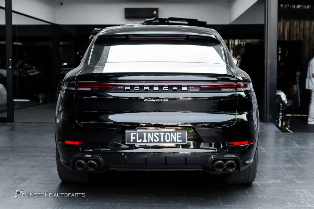 Porsche Cayenne โลโก้เงิน