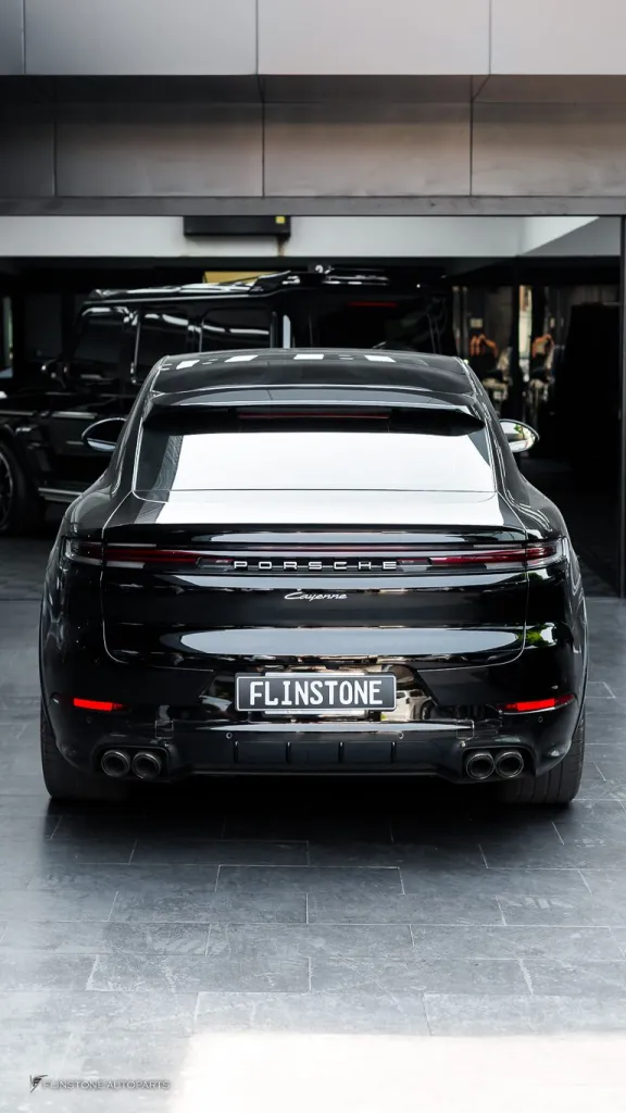 Porsche Cayenne โลโก้เงิน