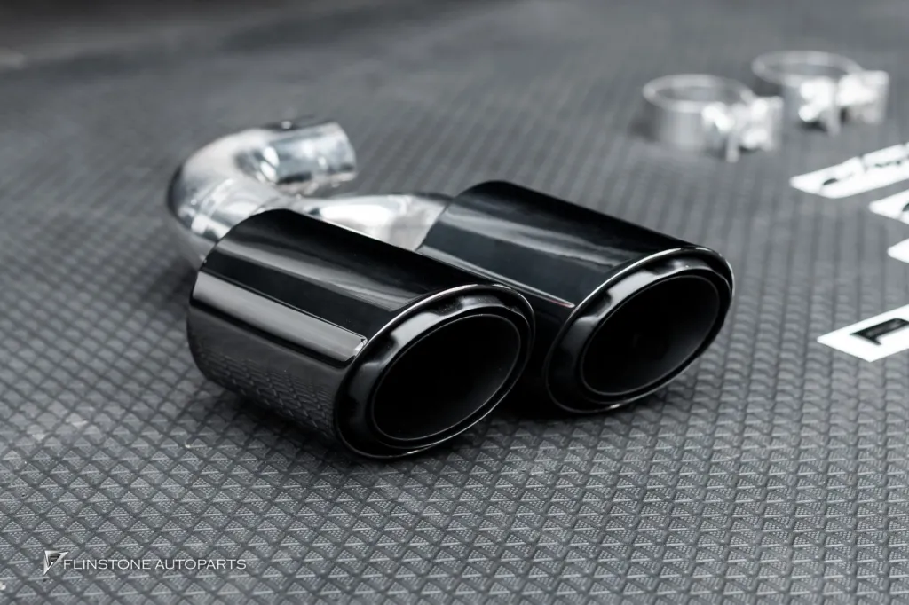 Porsche Cayenne โลโก้ดำ ปลายท่อ