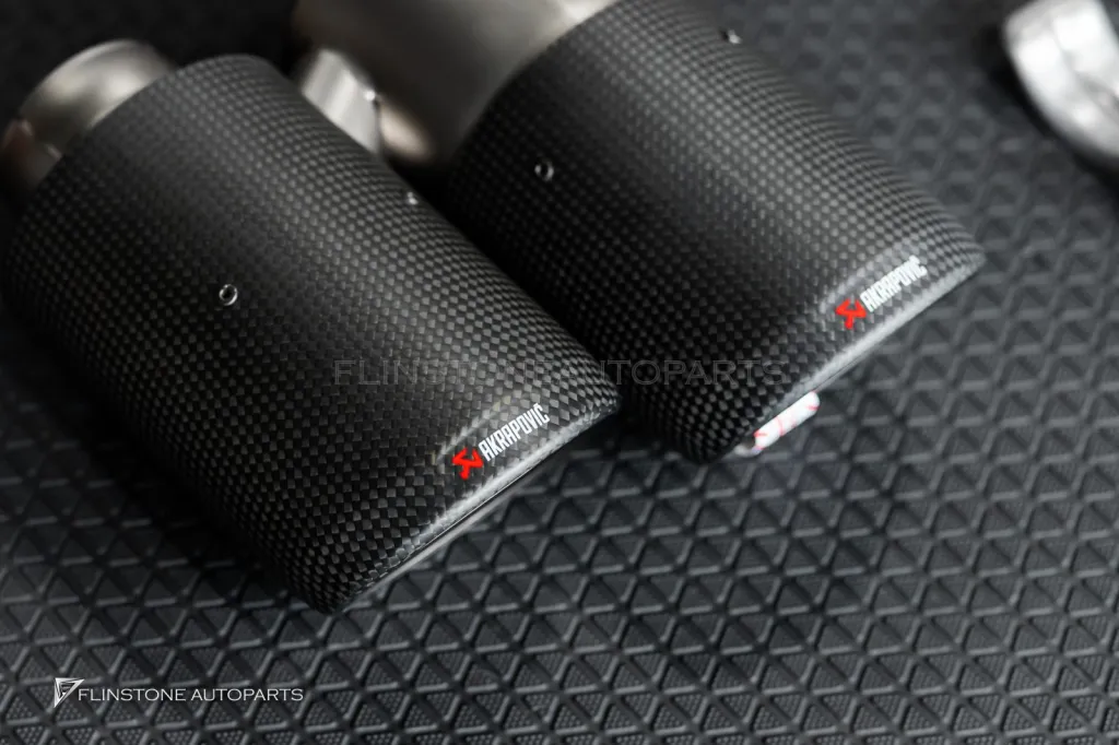 Porsche Cayenne 排气管 Akrapovic