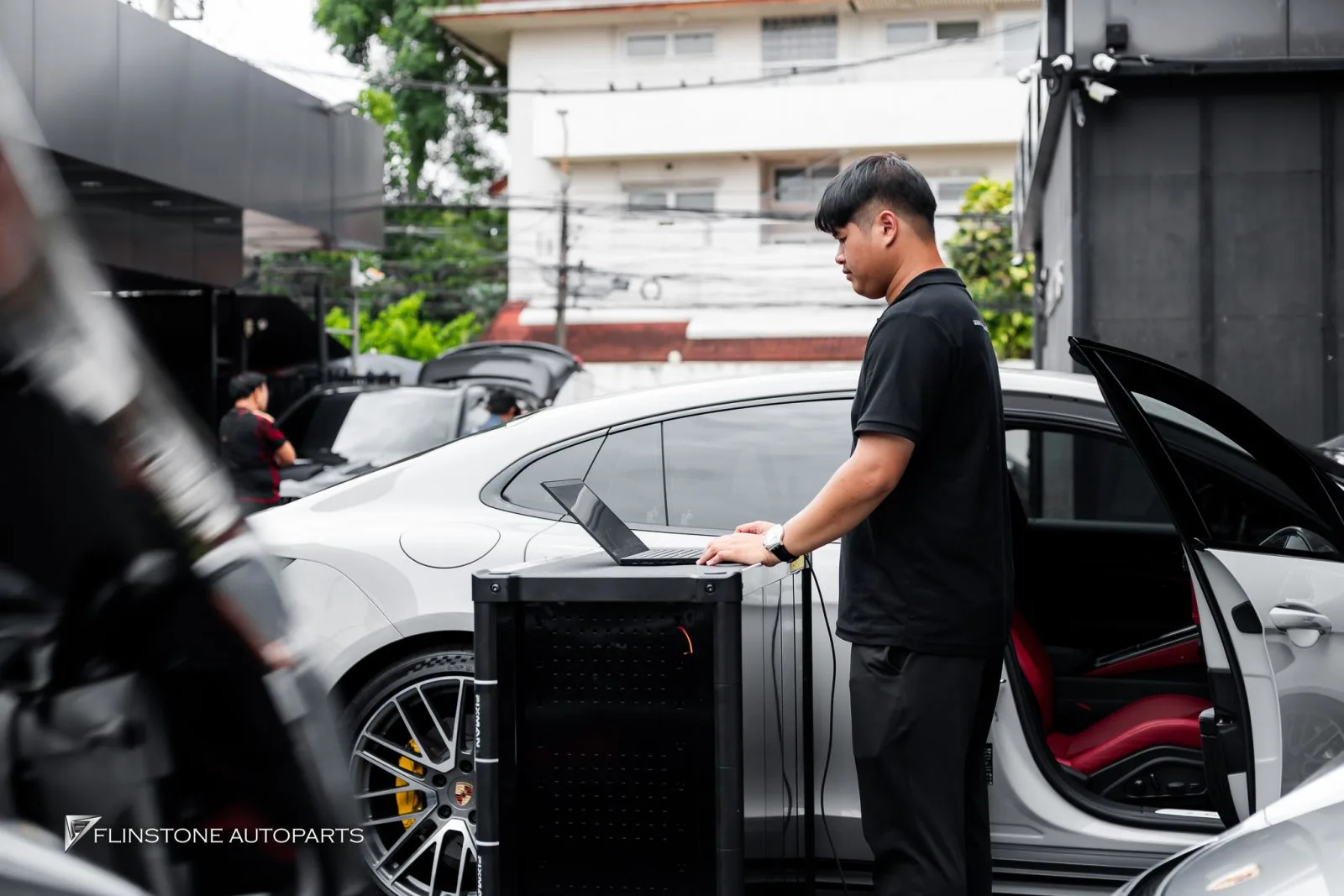 Porsche Panamera 976 ท่อ Akrapovic — Coding