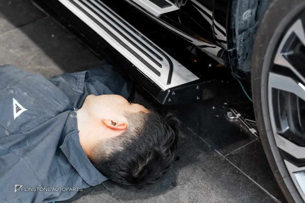 BMW X7 บันไดไฟฟ้า