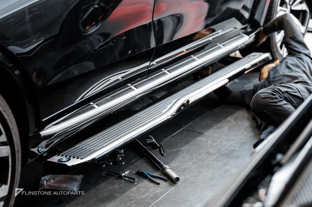 BMW X7 บันไดไฟฟ้า