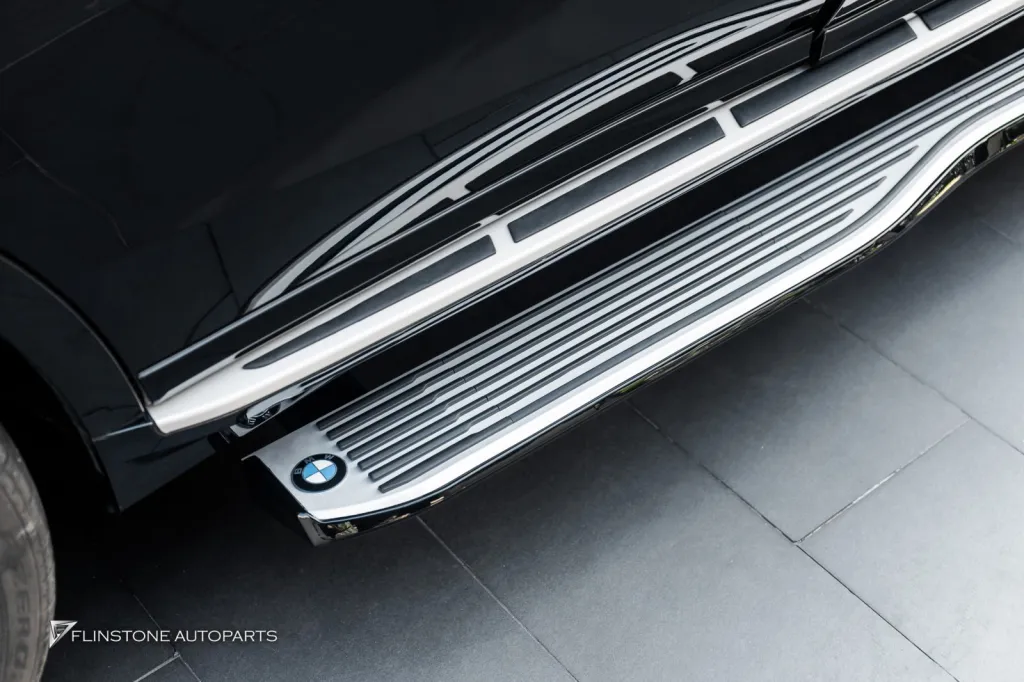 BMW X7 บันไดไฟฟ้า