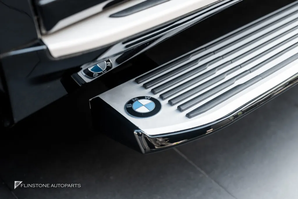 BMW X7 บันไดไฟฟ้า
