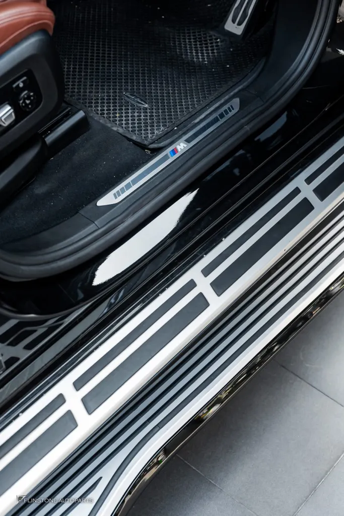 BMW X7 บันไดไฟฟ้า