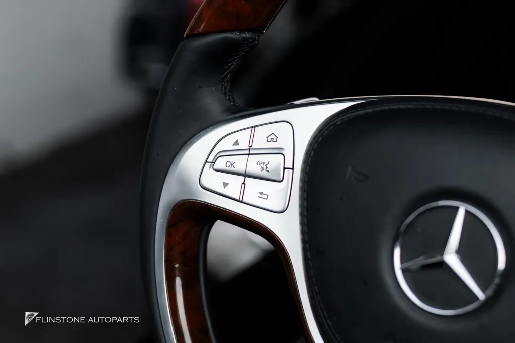 Mercedes Benz 222 พวงมาลัย