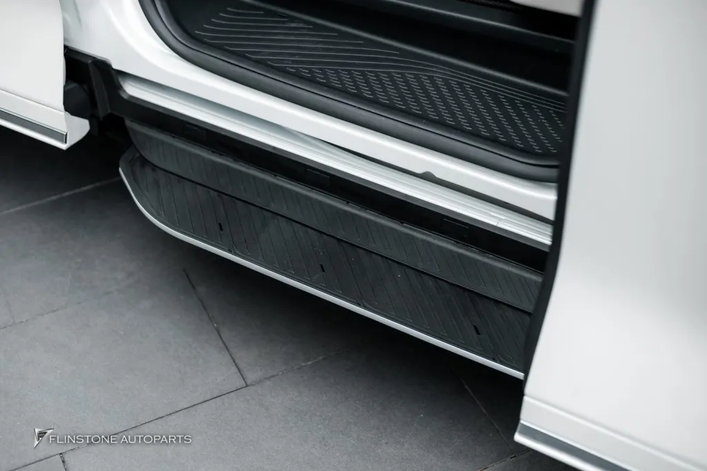 Lexus LM บันไดอัตโนมัติ