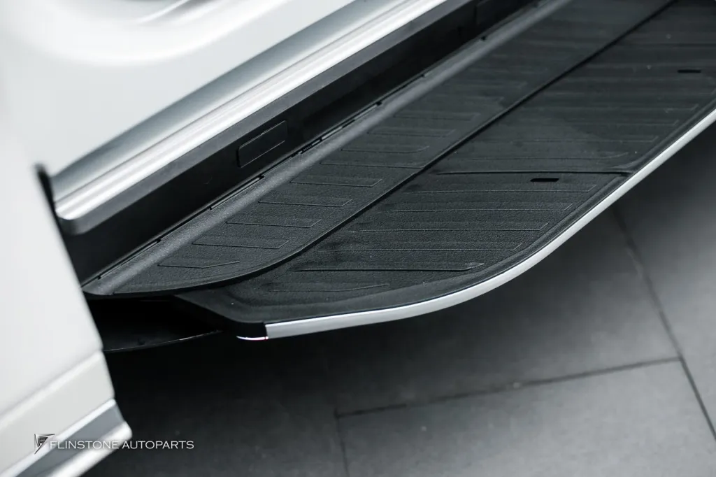 Lexus LM บันไดอัตโนมัติ
