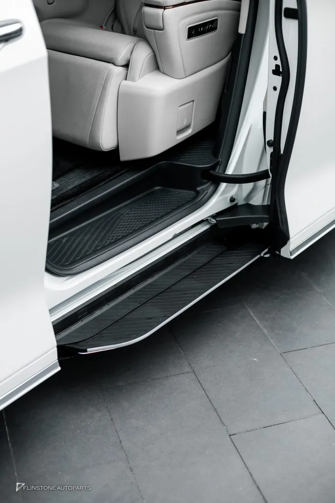Lexus LM บันไดอัตโนมัติ