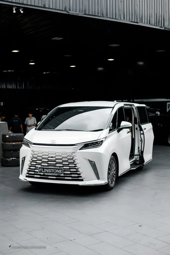 Lexus LM บันไดอัตโนมัติ