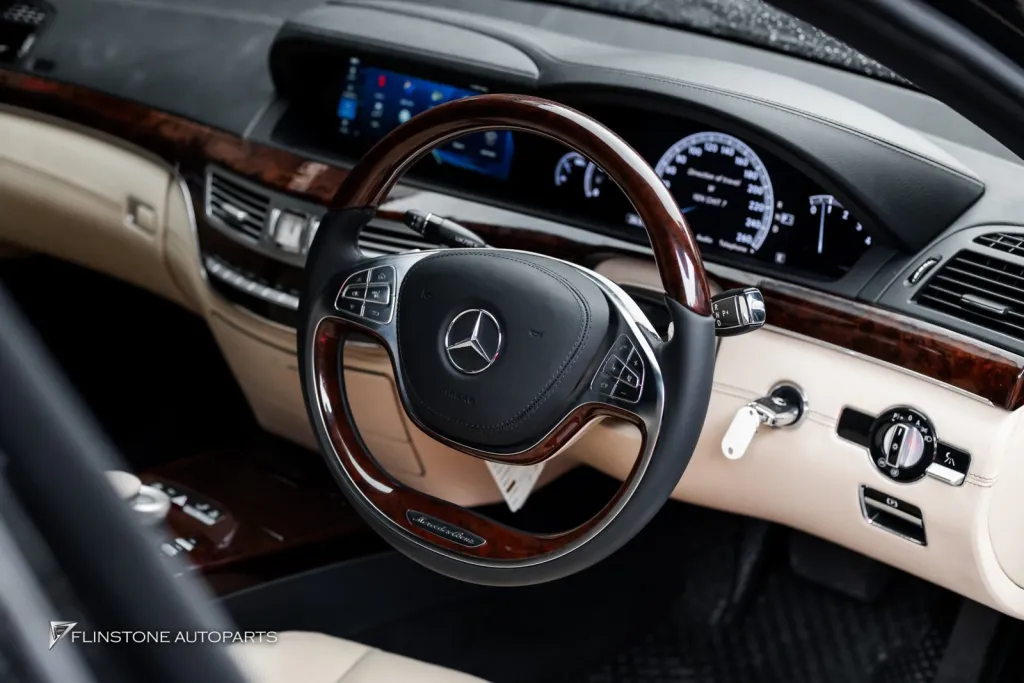 Mercedes Benz 222 พวงมาลัย