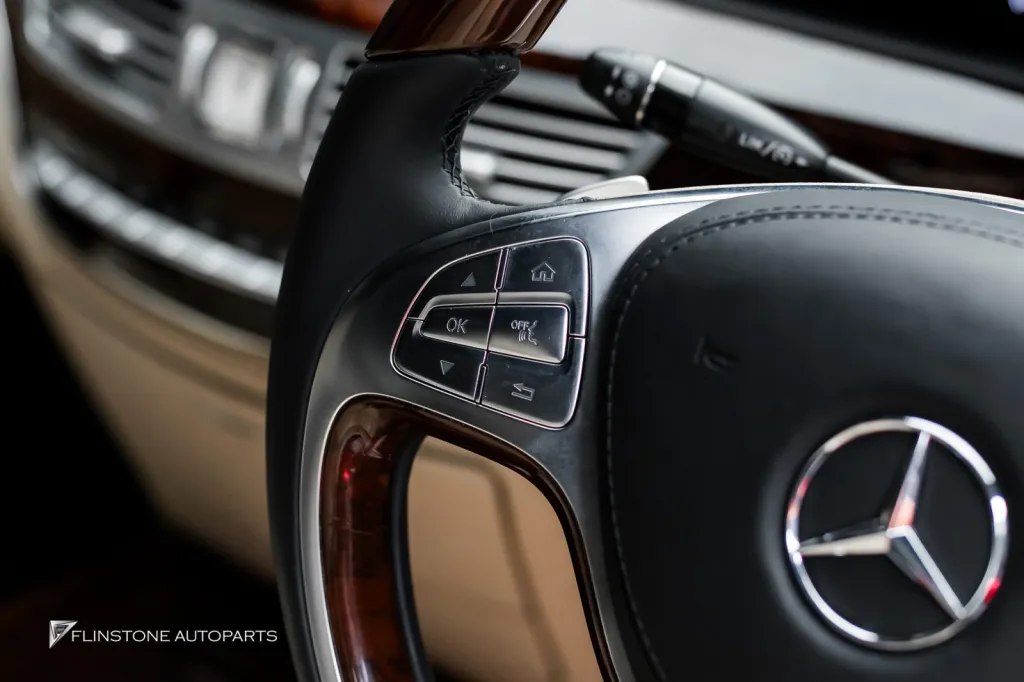 Mercedes Benz 222 พวงมาลัย