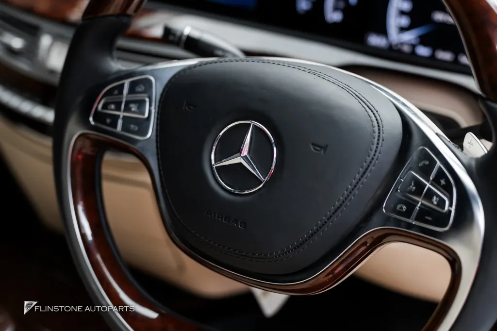 Mercedes Benz 222 พวงมาลัย
