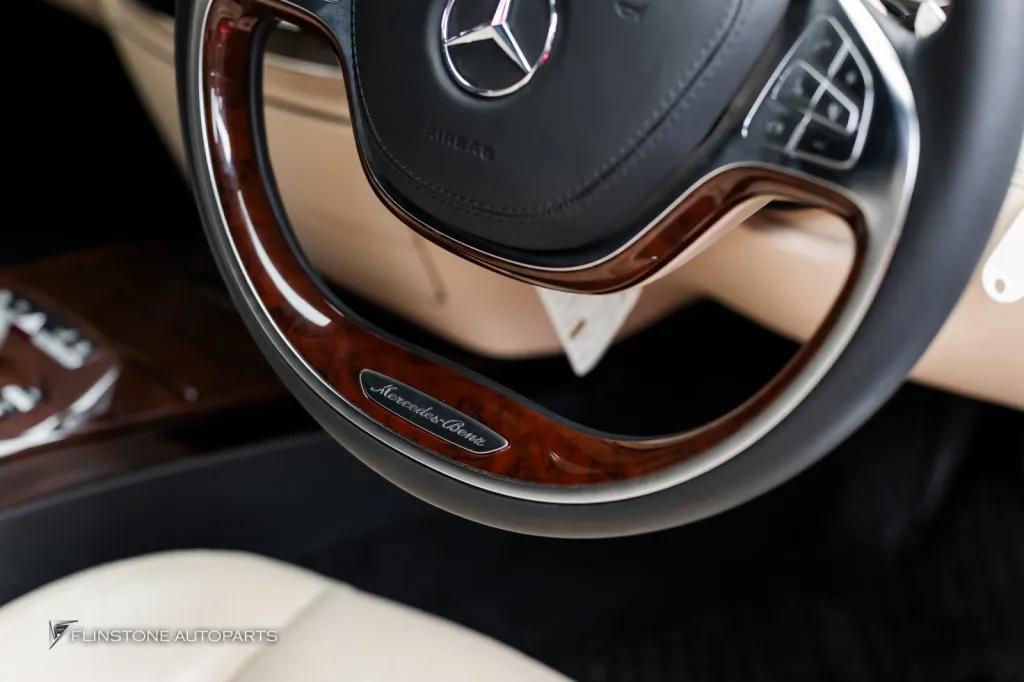 Mercedes Benz 222 พวงมาลัย