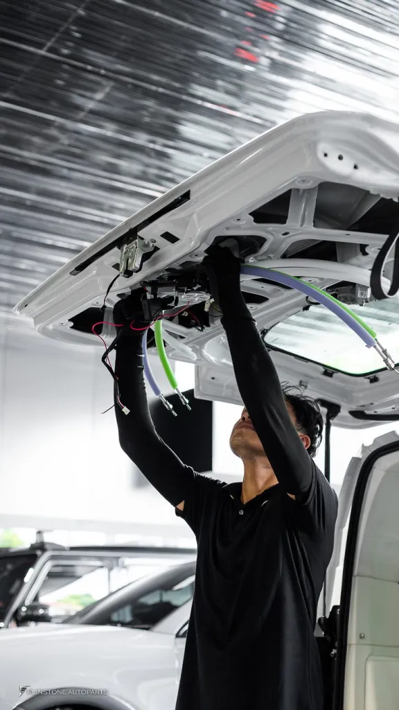 Mercedes Benz Vito ม่านไฟฟ้าด้านหลัง
