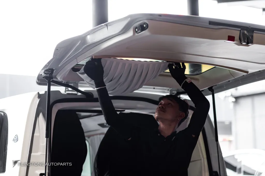 Mercedes Benz Vito ม่านไฟฟ้าด้านหลัง