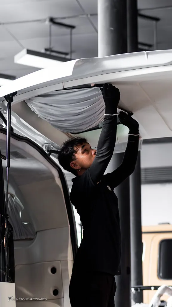 Mercedes Benz Vito ม่านไฟฟ้าด้านหลัง
