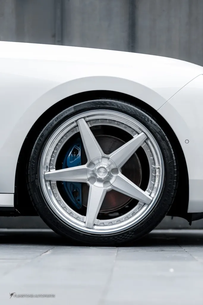 BMW i7 lowering