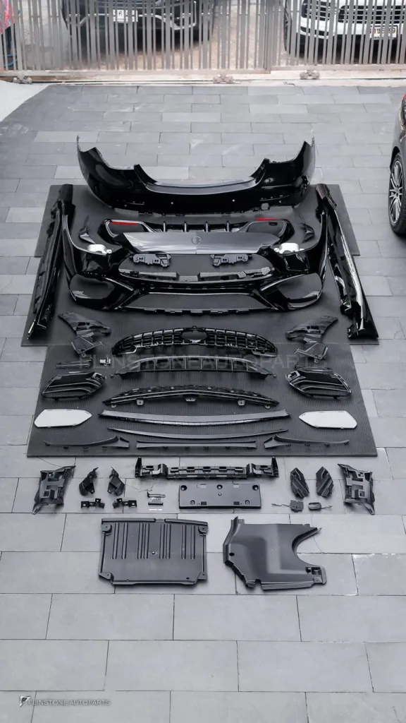Mercedes Benz W206 to C63 Amg 全车套件