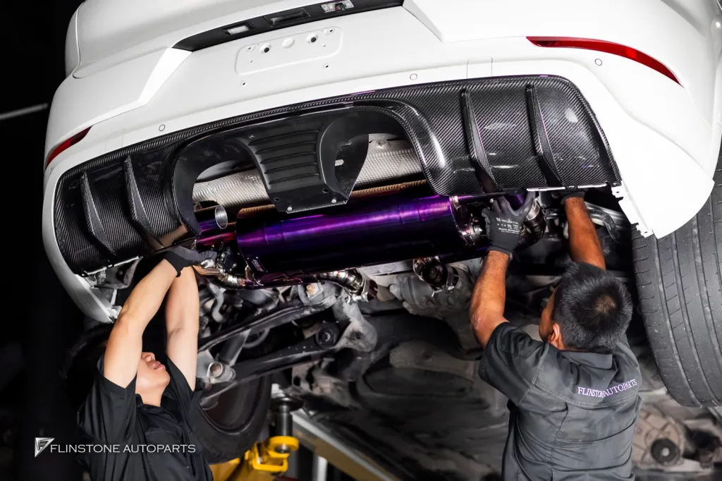 Porsche Cayenne 958 โช้ค AGT กล่อง RACE CHIP ท่อ Res Exhaust เบรคเซรามิค