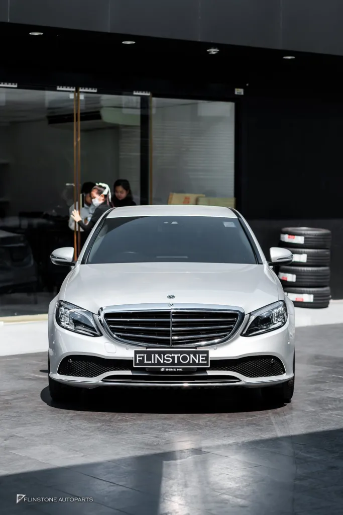 Mercedes Benz 引擎盖车标