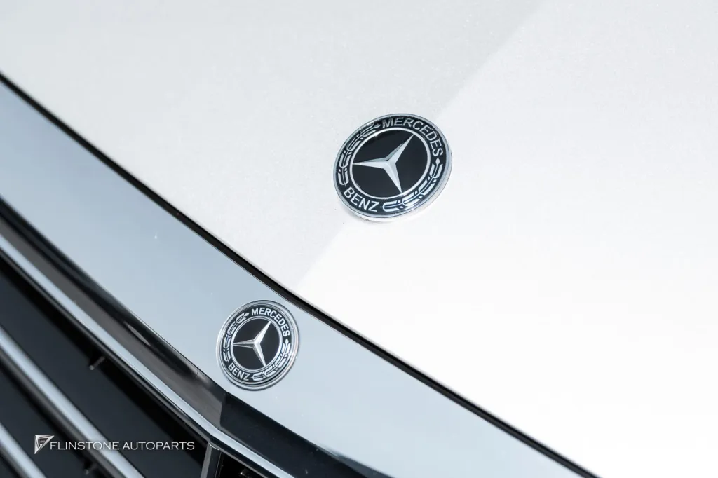 Mercedes Benz 引擎盖车标