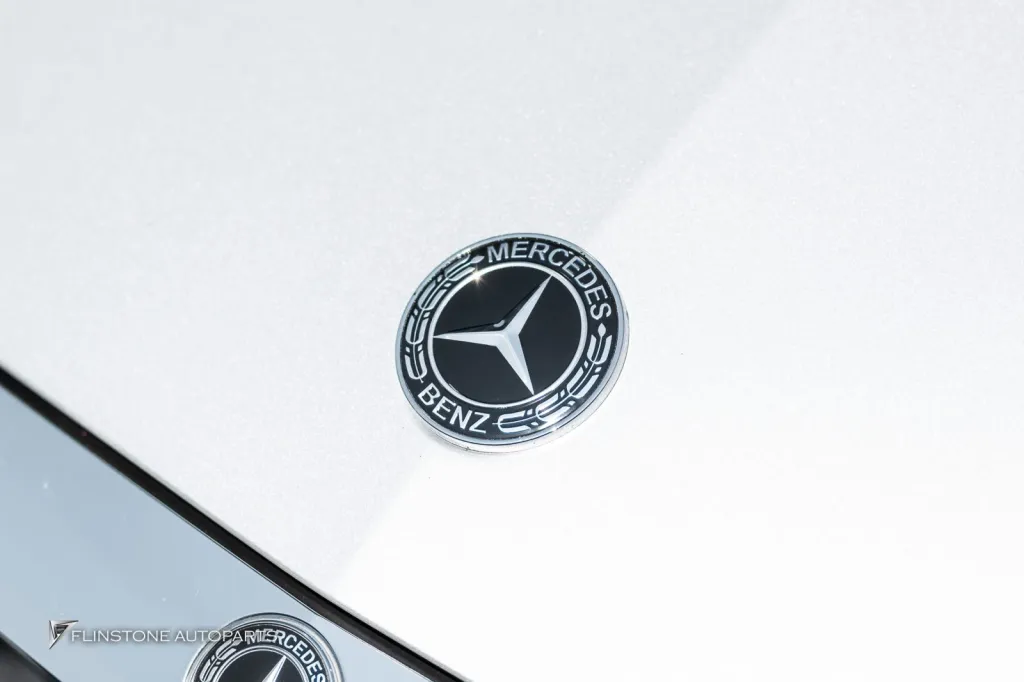 Mercedes Benz 引擎盖车标