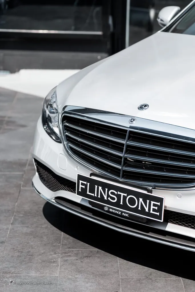 Mercedes Benz 引擎盖车标