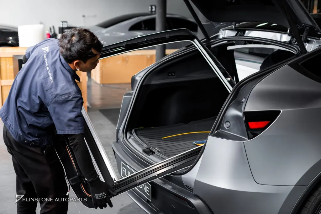 Tesla Juniper ม่านไฟฟ้า