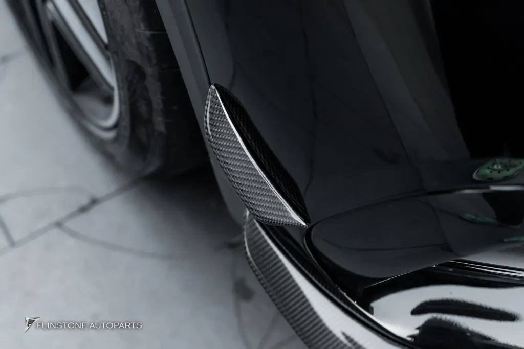Mercedes Benz Gla พาร์ทคาร์บอนรอบคัน