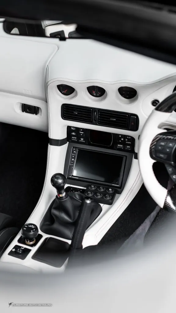 Mitsubishi GTO ภายในขาว — Story ภายใน